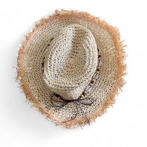 Vintage Steve Madden beige paper yarn straw hat
Seashell detailing